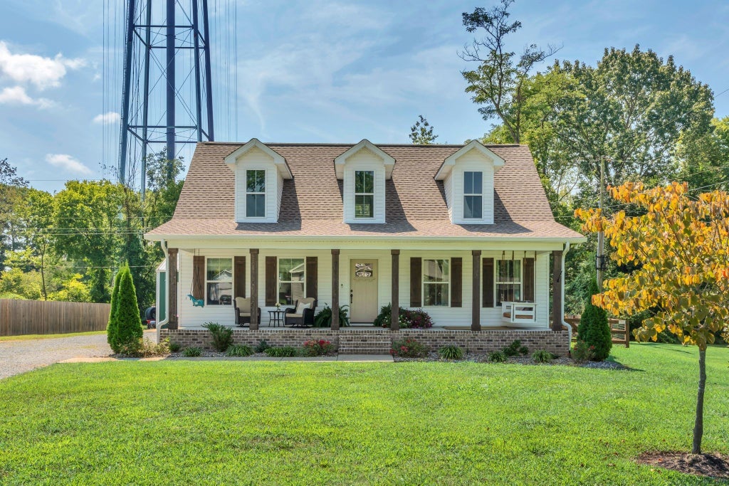 212 W South St, Greenbrier