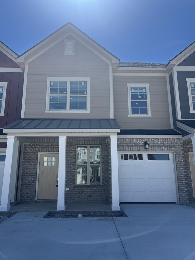 335 Carver Connection, Lebanon