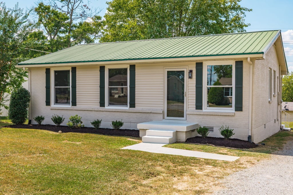 811 Perry Dr, Springfield