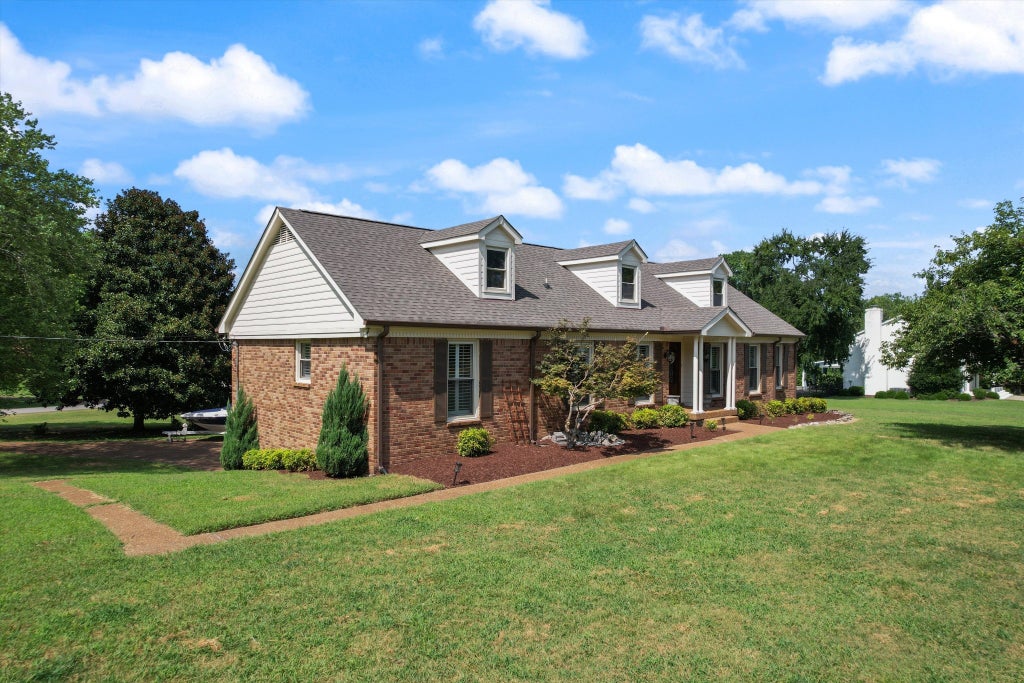 100 Sioux Ct, Hendersonville