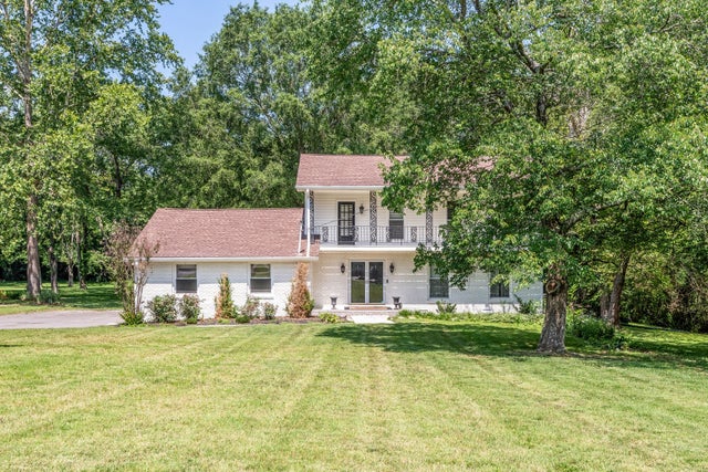 1303 General Macarthur Dr, Brentwood