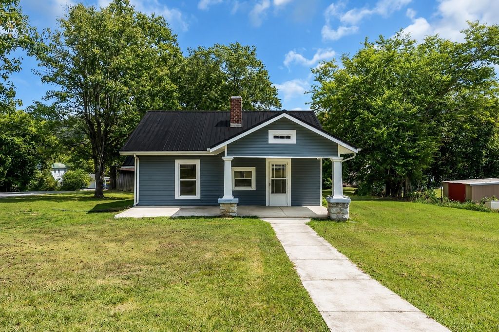 104 Locust St, Liberty