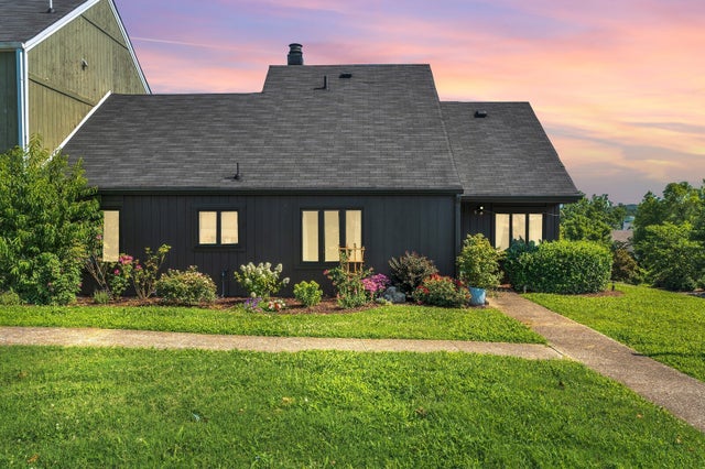 210 Raintree Dr, Hermitage