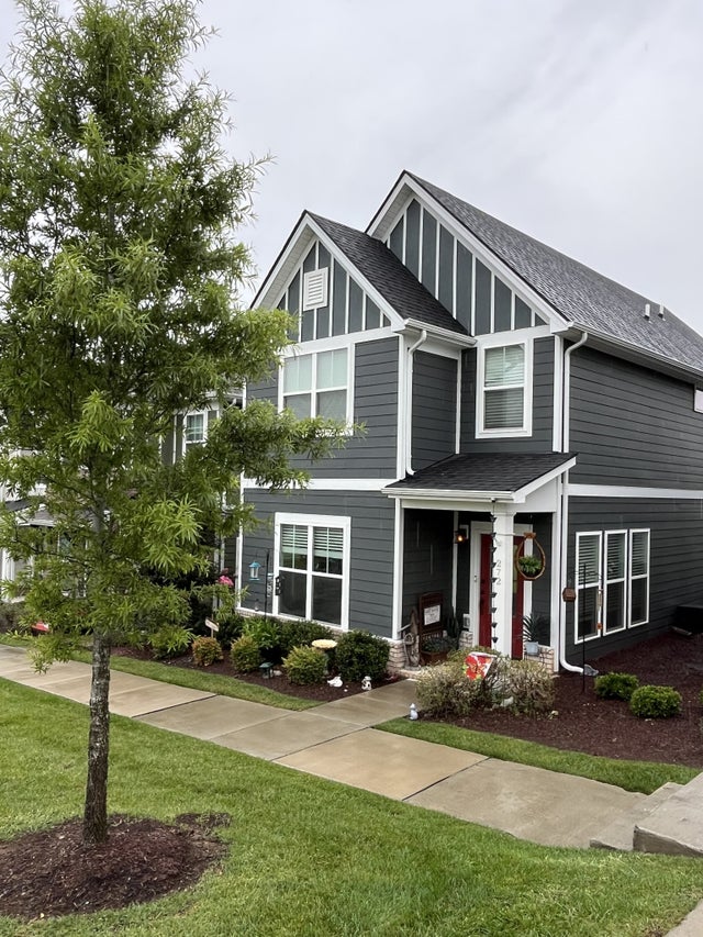 272 Holywell Drive, Gallatin