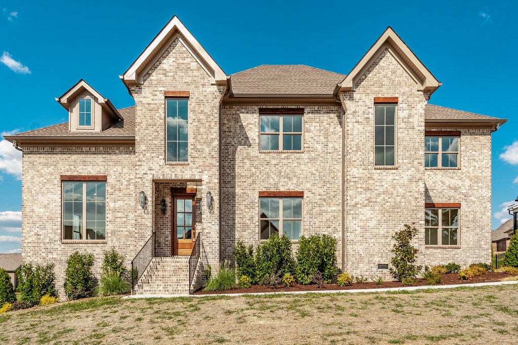 131 Scarsdale Dr S, Hendersonville