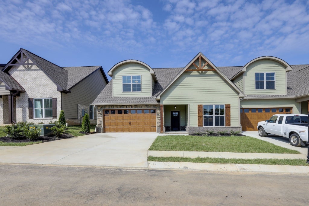 1096 Malinda Lane 30, Greenbrier