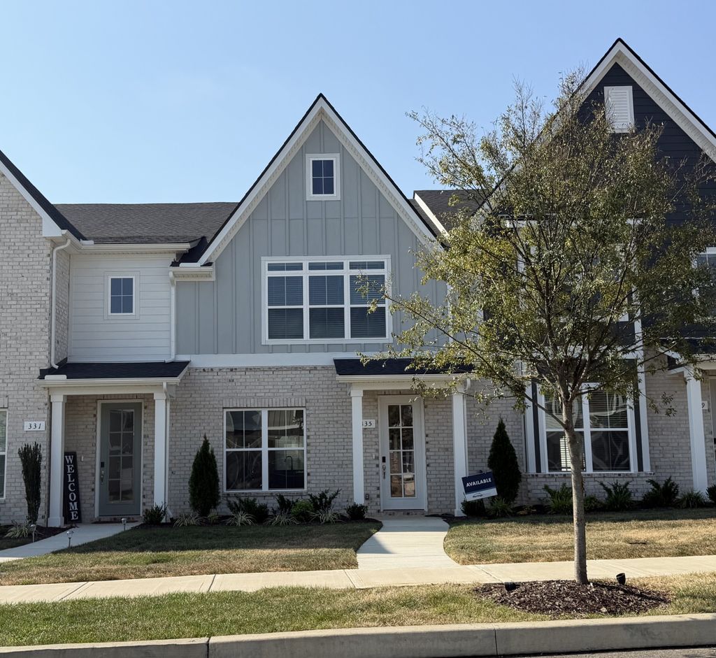 335 Greystone Lee Blvd, Smyrna