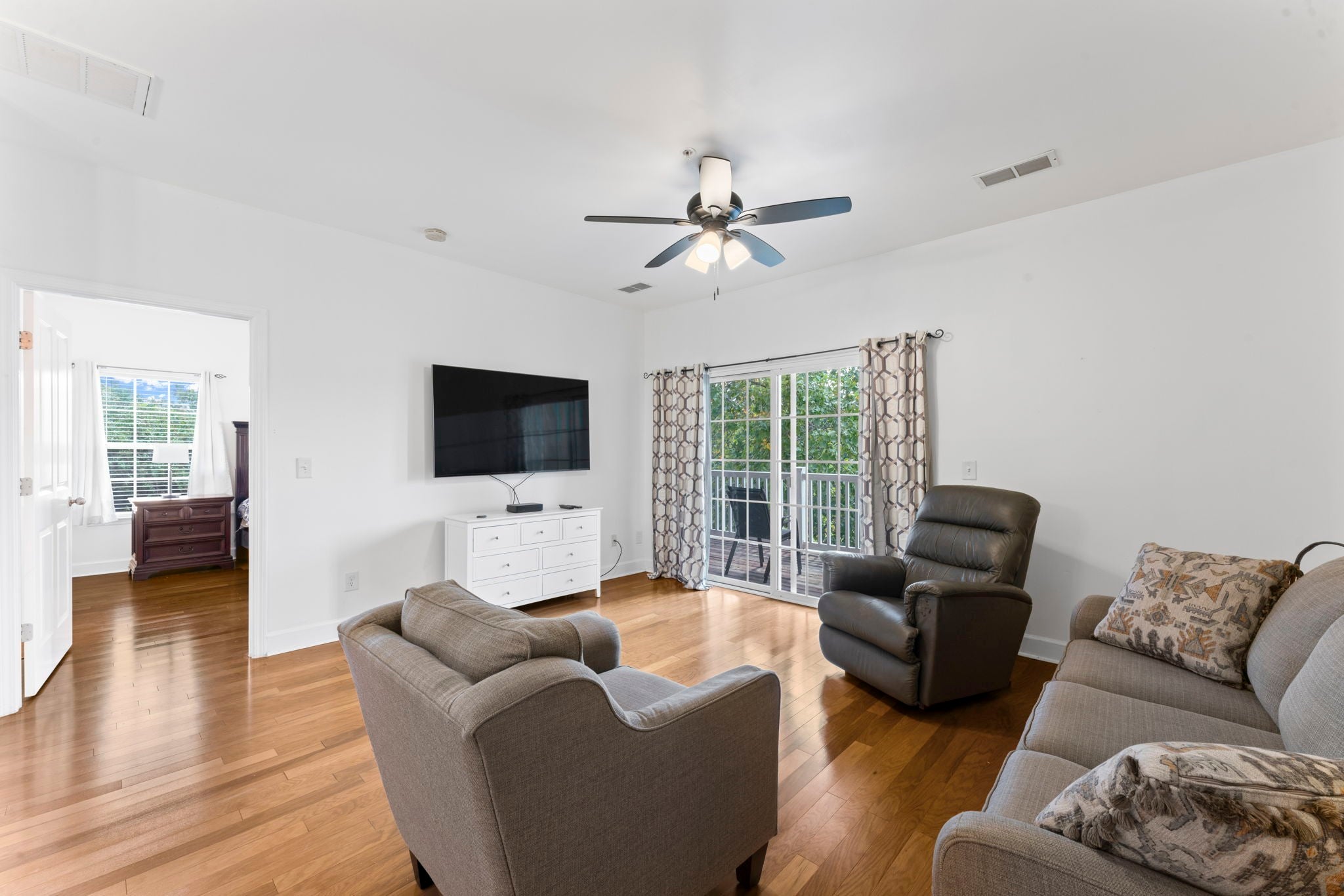 Photo of Listing #2996102