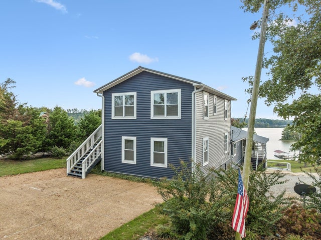 824 Driftwood Dr, Lobelville