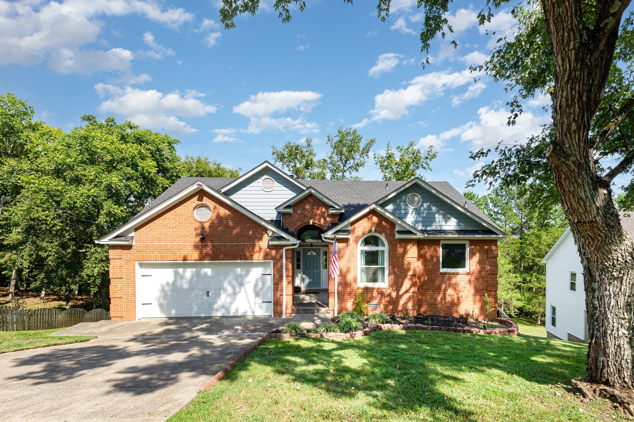 Photo of Listing #2998526