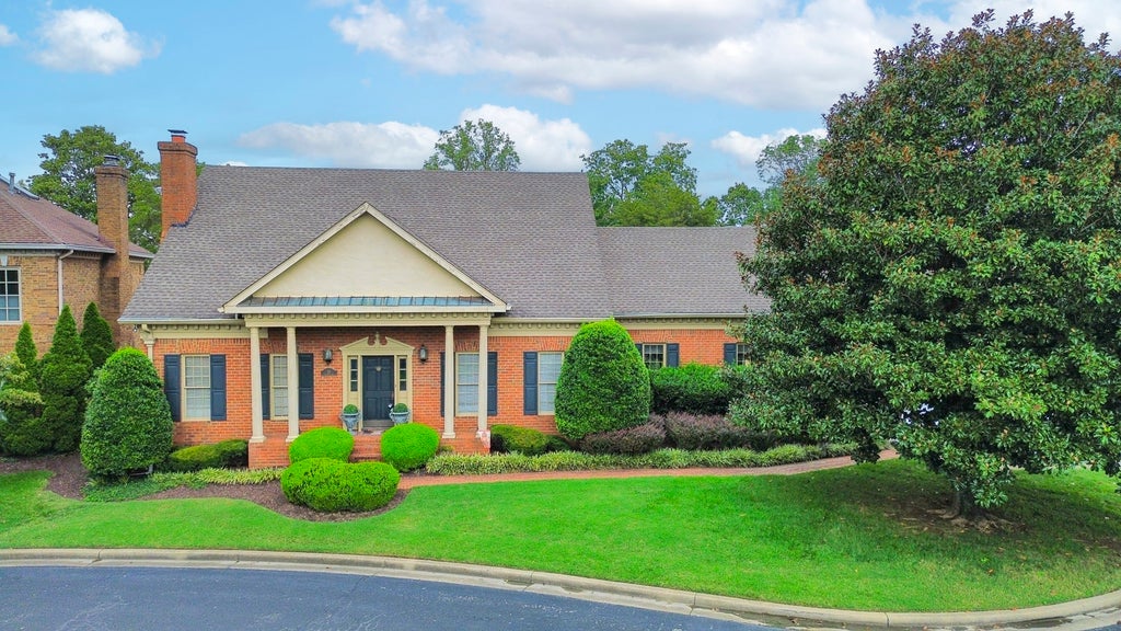 101 Carriage Ln, Hendersonville