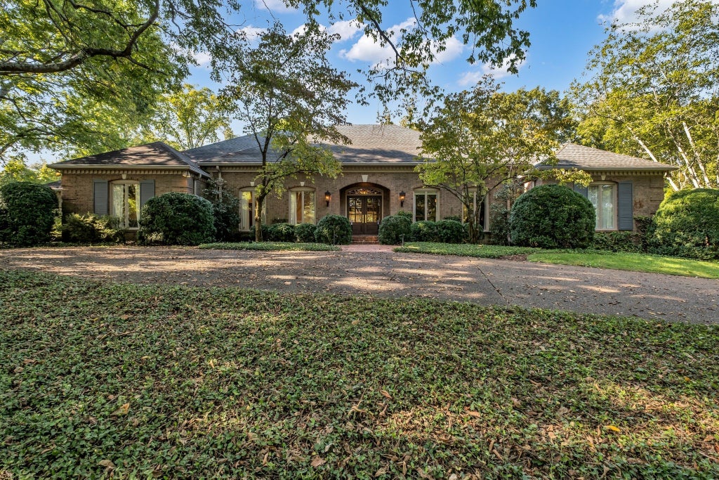 6420 E Valley Ct, Nashville