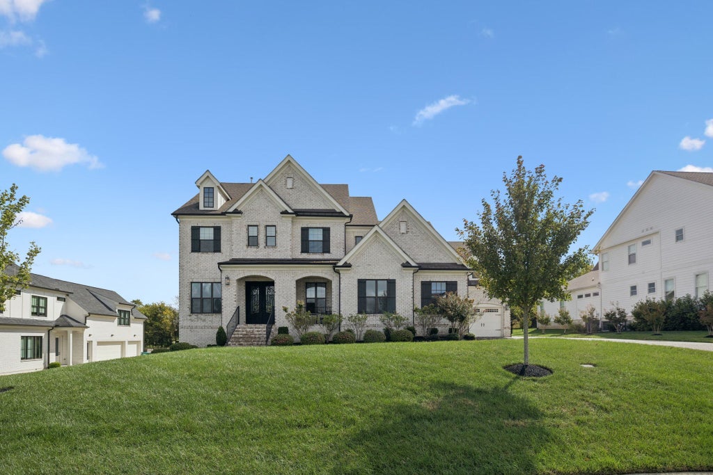 1898 Traditions Cir, Brentwood