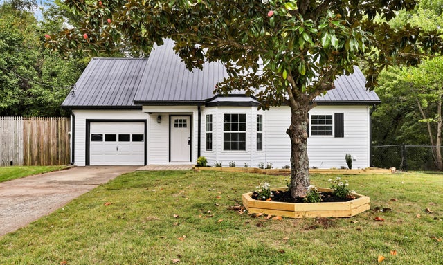 1588 Barrett Dr, Clarksville