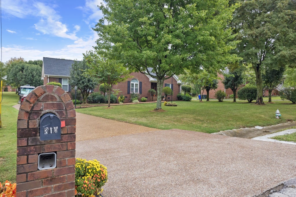 214 Shady Lane, White House