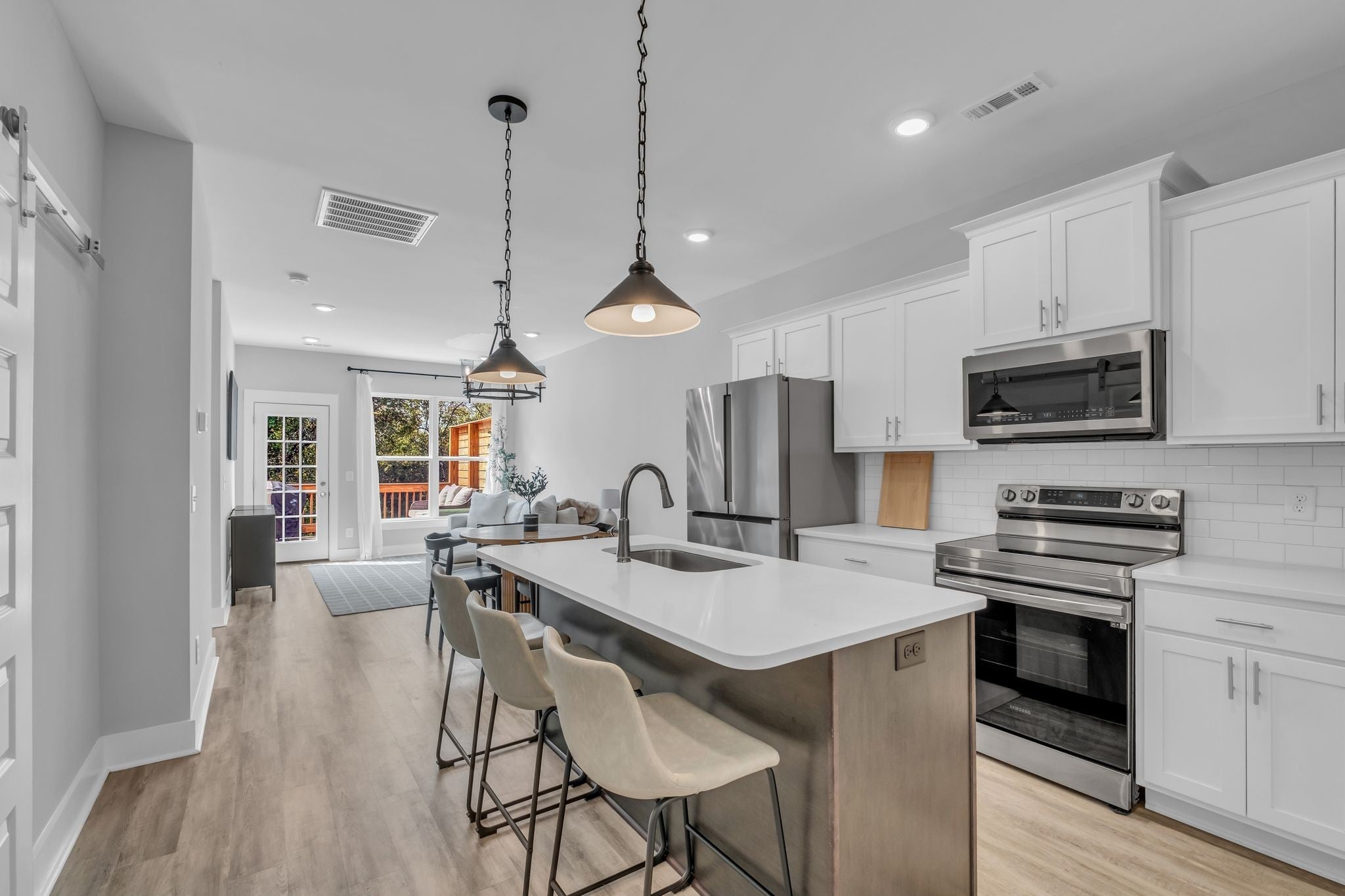 Photo of Listing #3002987