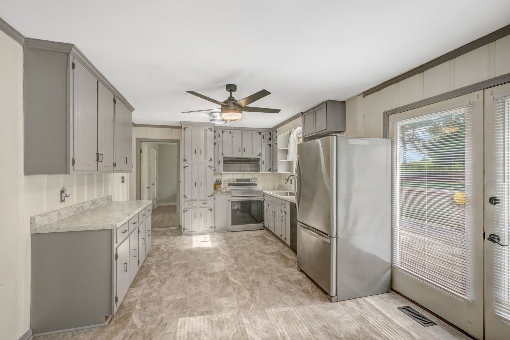 2681 W County Farm Rd, Springfield