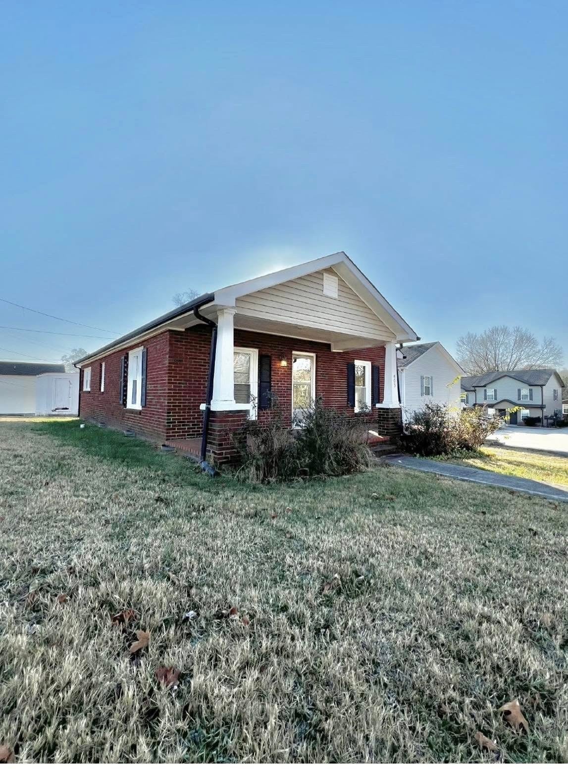 Photo for MLS 3007629 in 803 Cumberland Dr Clarksville, TN - 37040