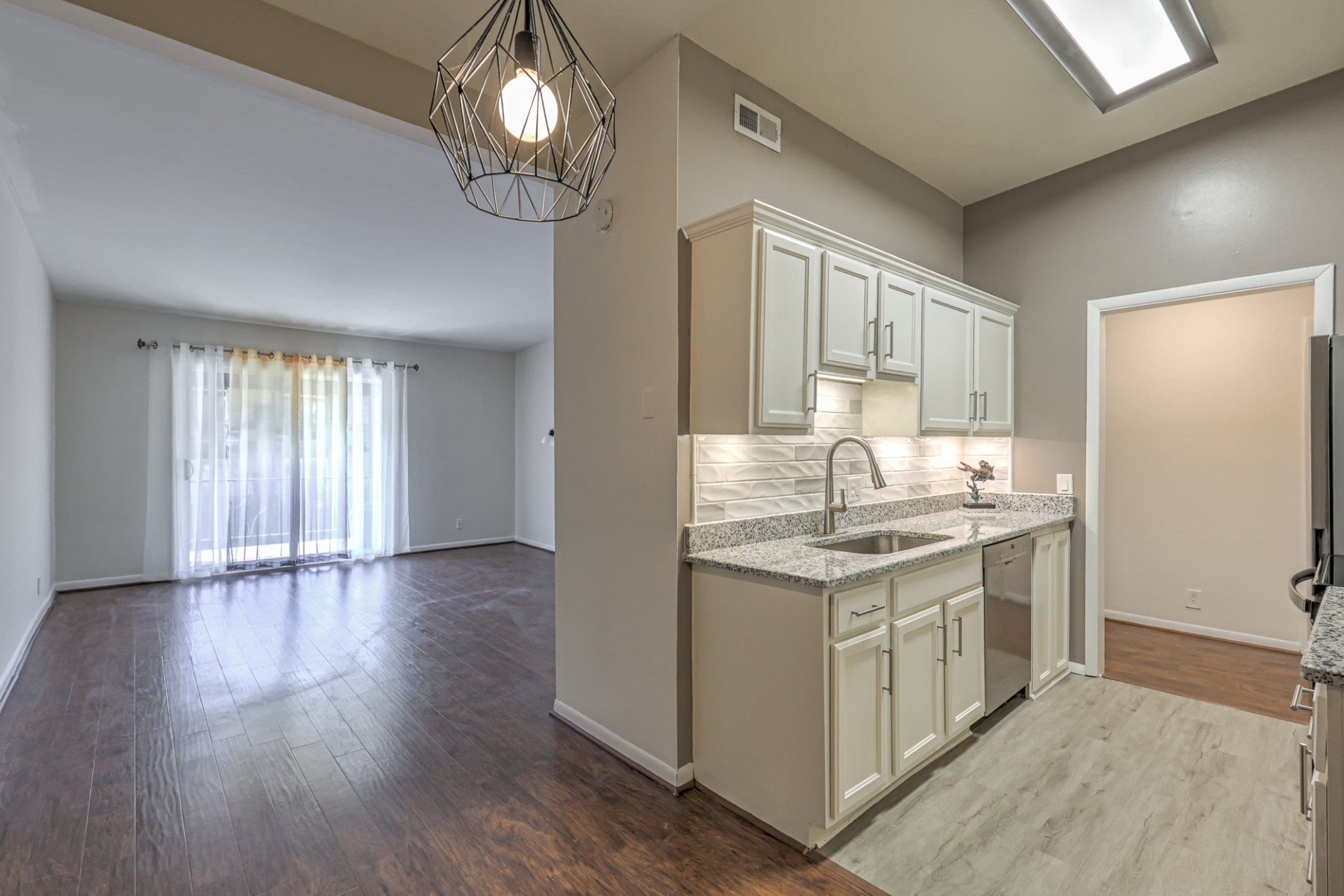 Photo of Listing #3009047