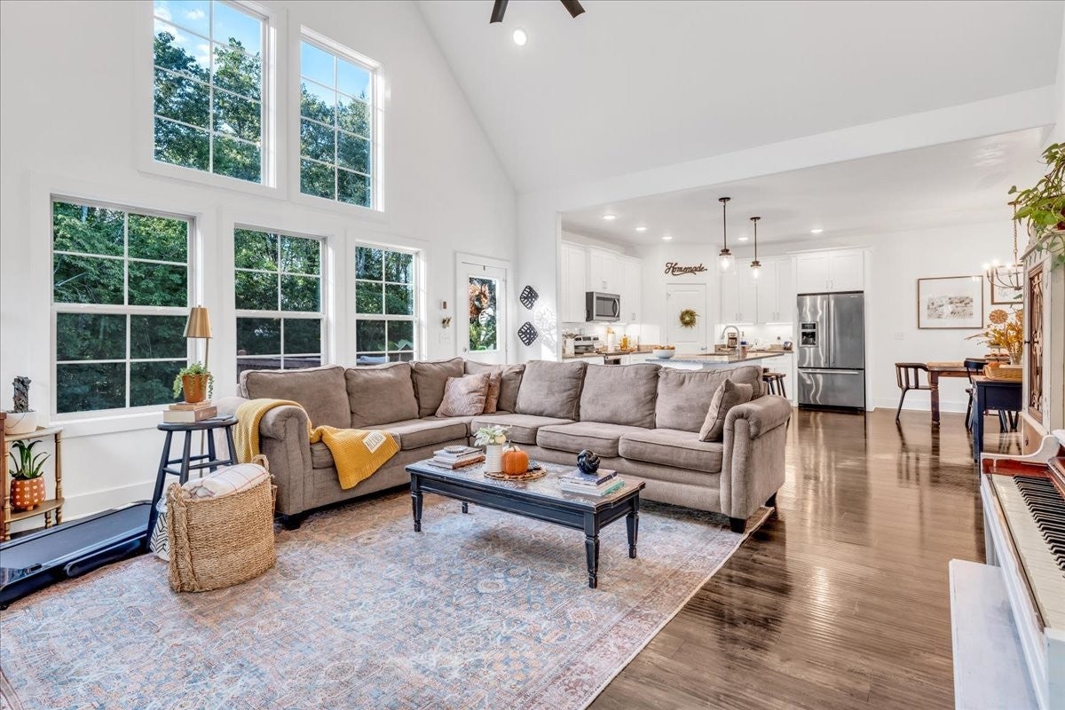 Photo of Listing #3009088