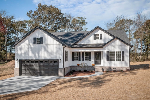 557 Oak Tree Drive, McMinnville