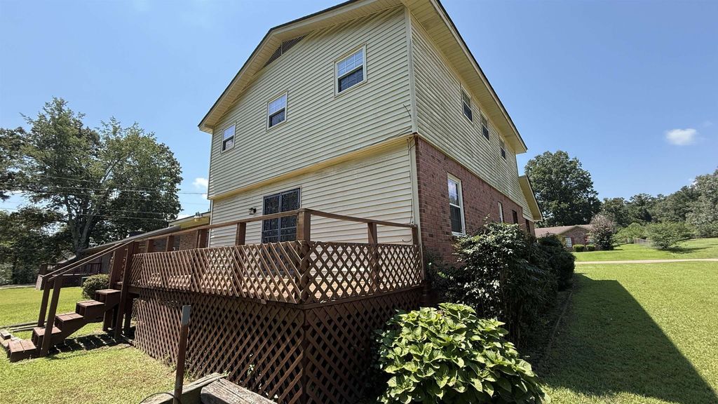 595 Swaney Dr, Holly Springs