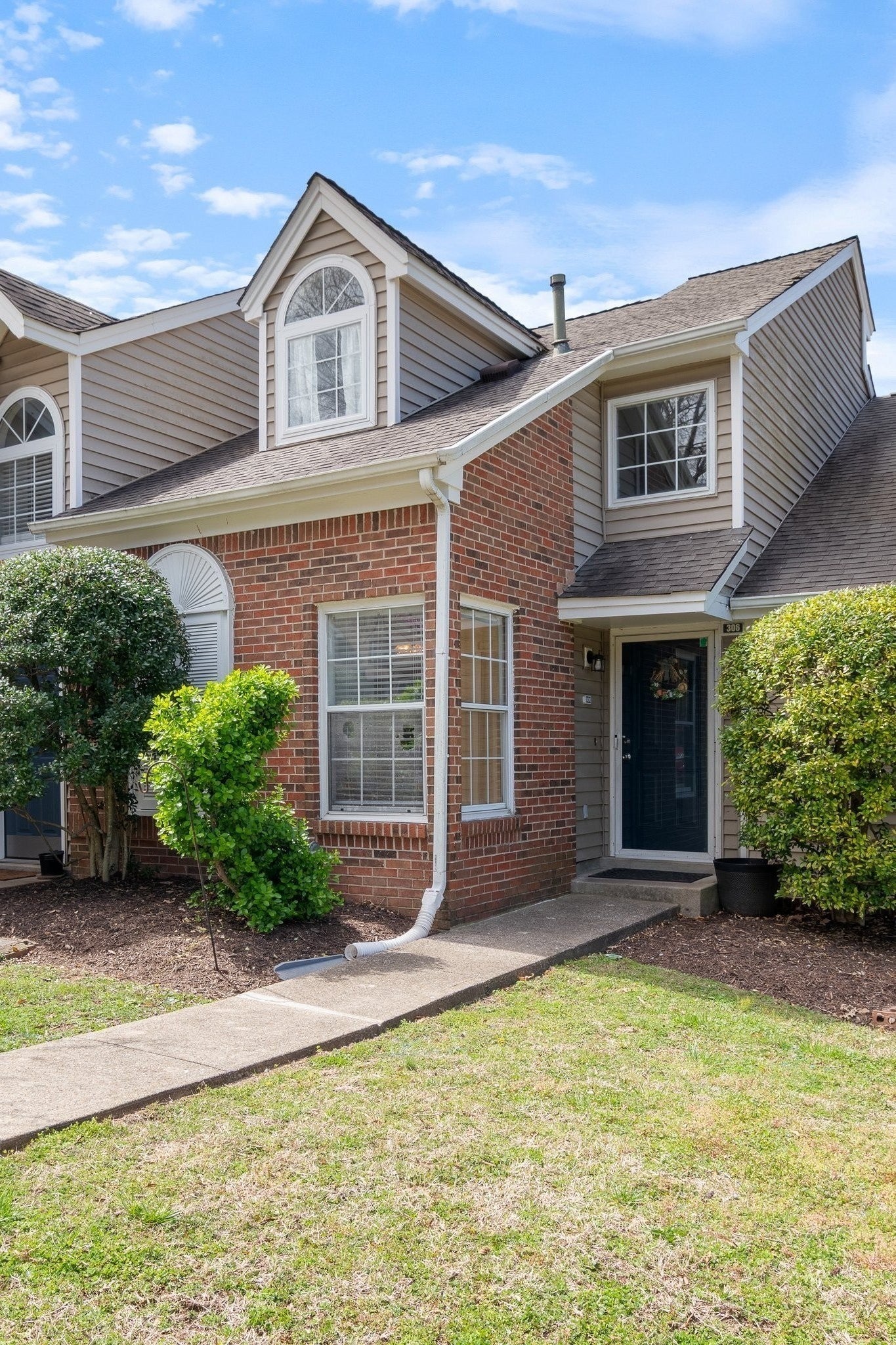 Photo of Listing #3011339