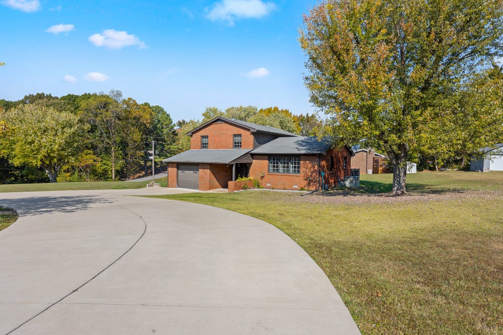 2425 Barwood Dr, Greenbrier