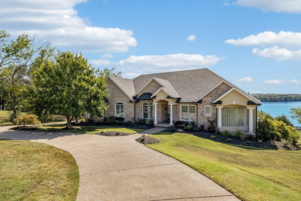 247 Woods Ferry Cir, Gallatin