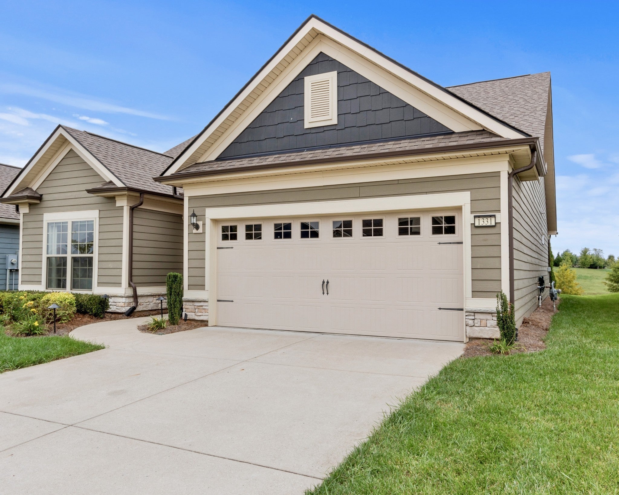 Photo of Listing #3012062