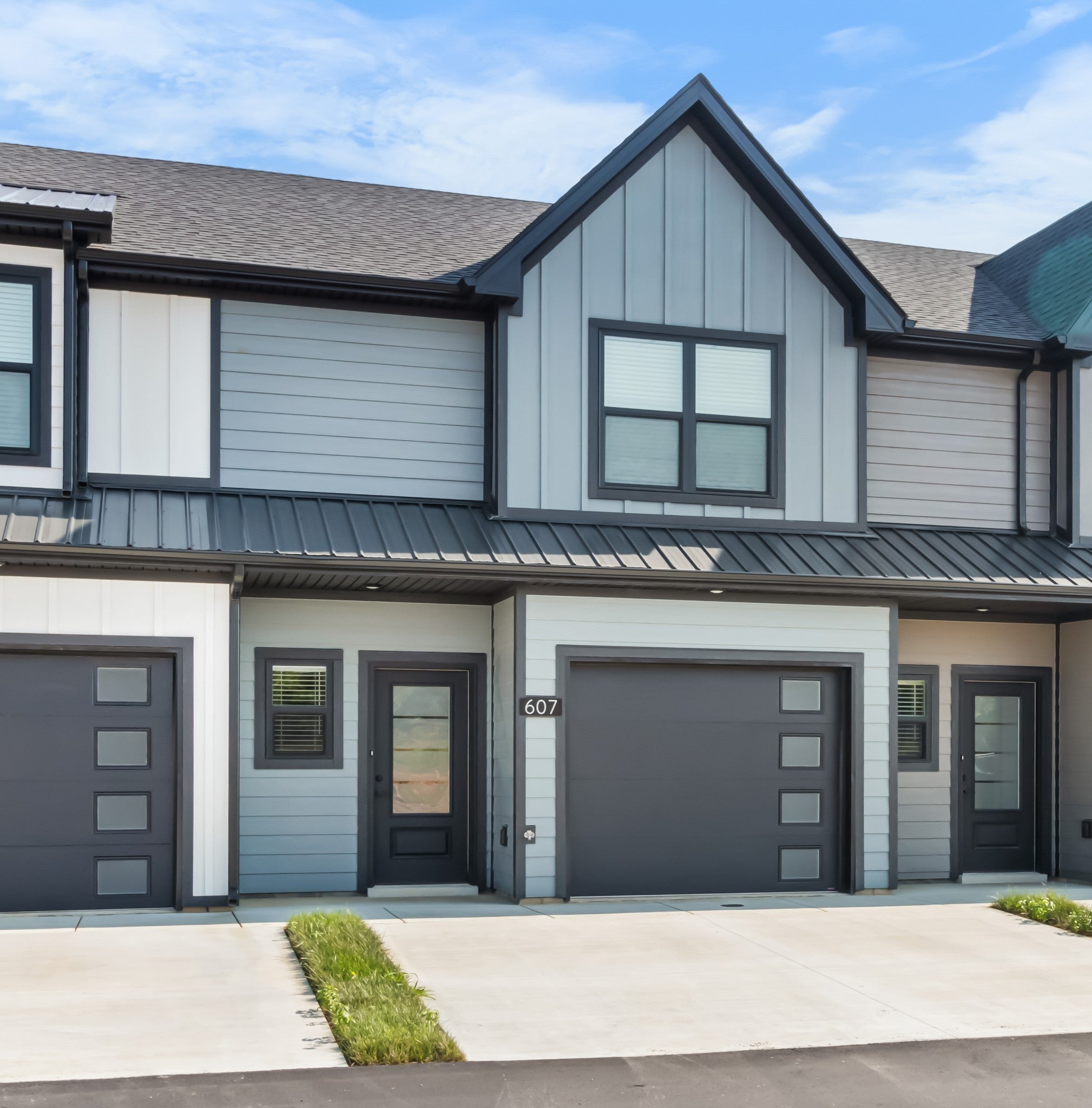 Photo for MLS 3012738 in 607 Jonathan Wade Circle Clarksville, TN - 37043