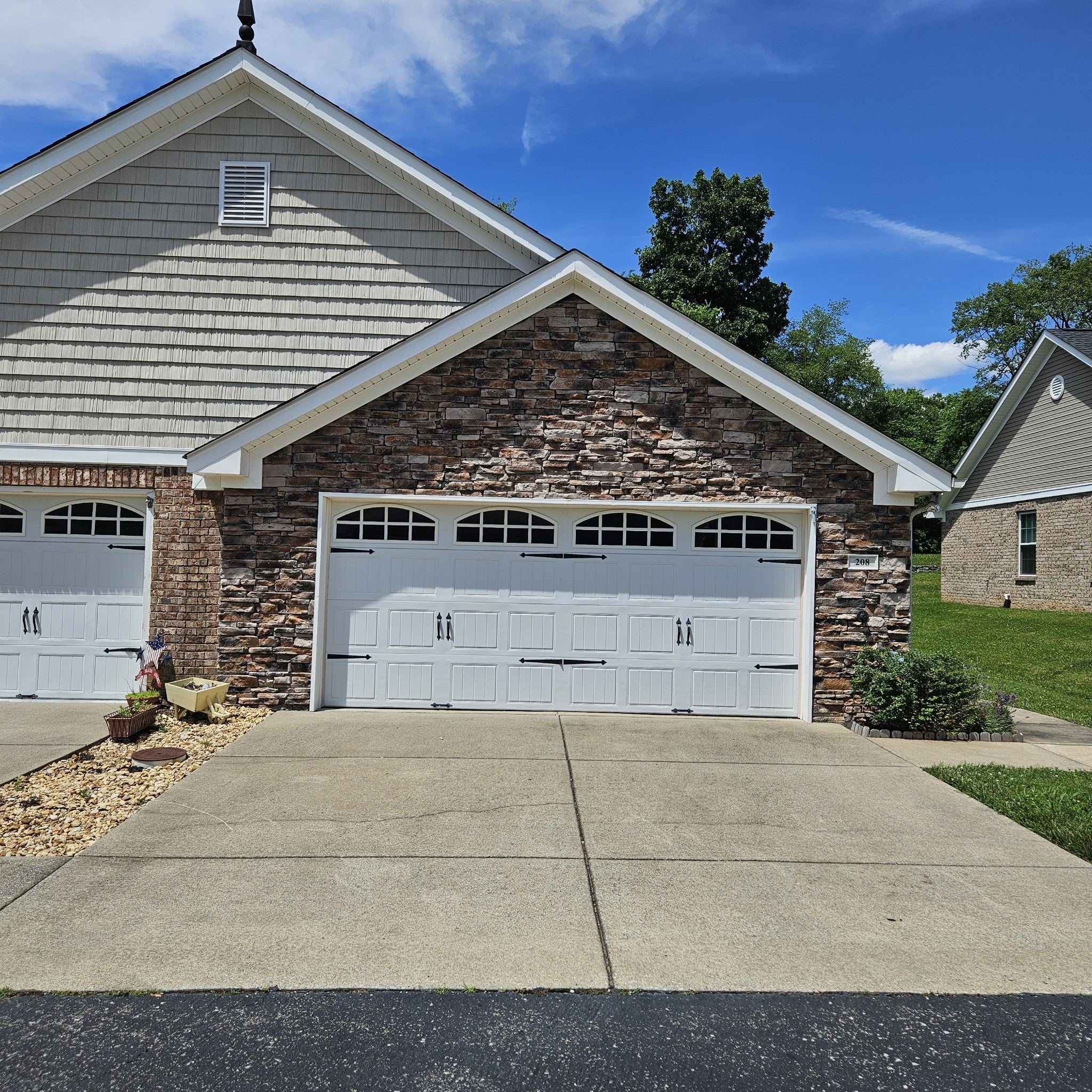 Photo of Listing #3012876