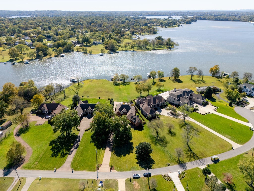 143 Island Dr, Hendersonville