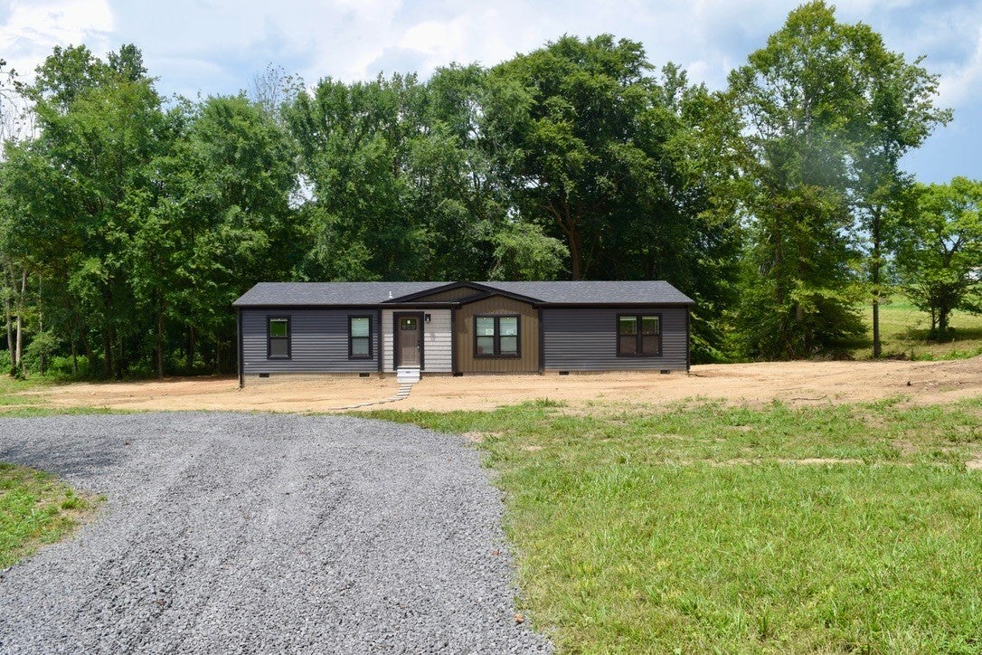Photo for MLS 3015012 in 2134 Shrum Cemetery Rd Westmoreland, TN - 37186