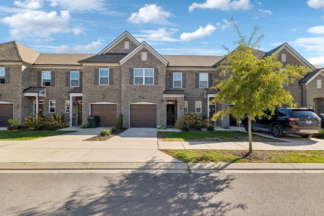 427 Deveron Dr, Gallatin