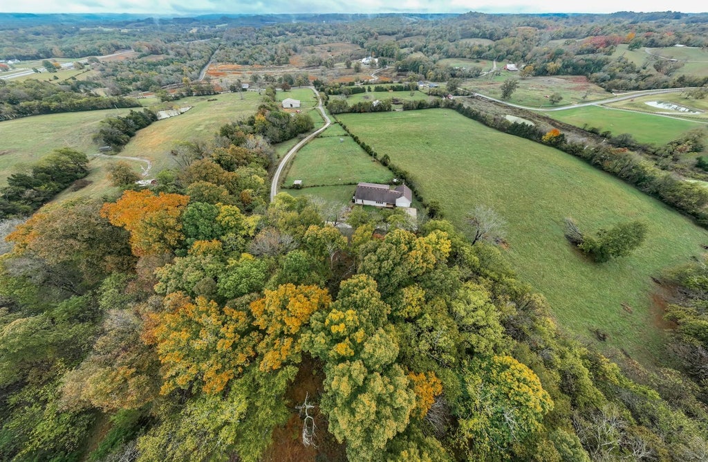 1062 Whiteside Hill Road, Wartrace