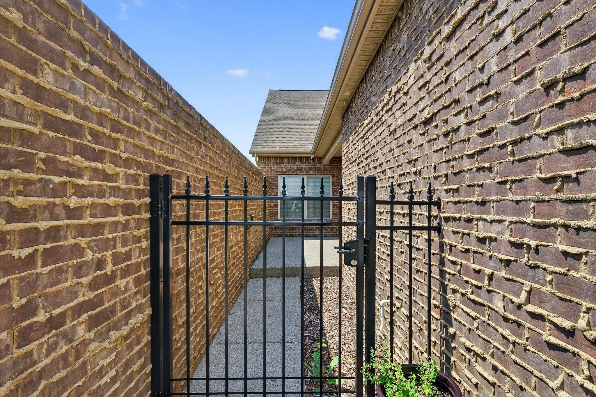 Photo of Listing #3015782