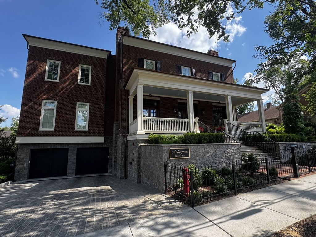 725 W Main St 101, Franklin