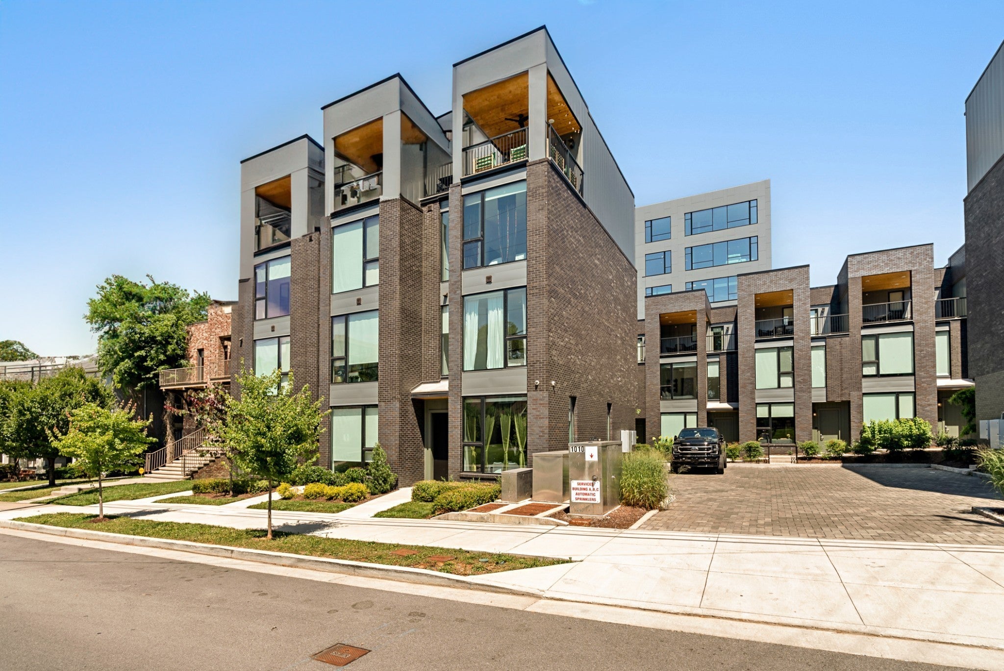 Photo of Listing #3015956