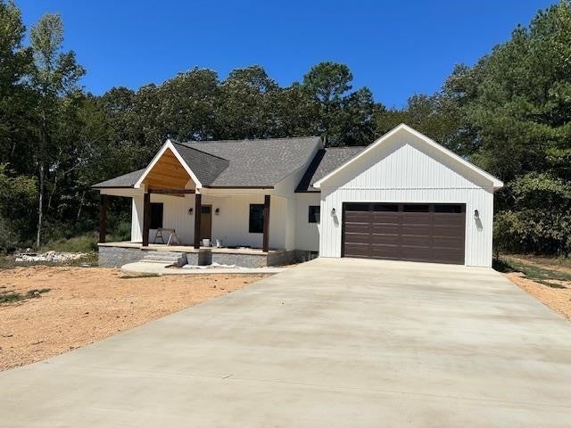 305 Chariot Ln, Adamsville