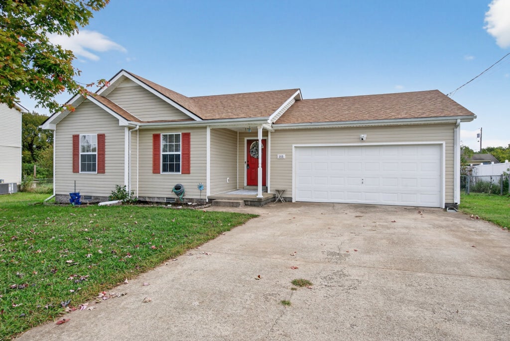 313 Congressman Dr, Clarksville