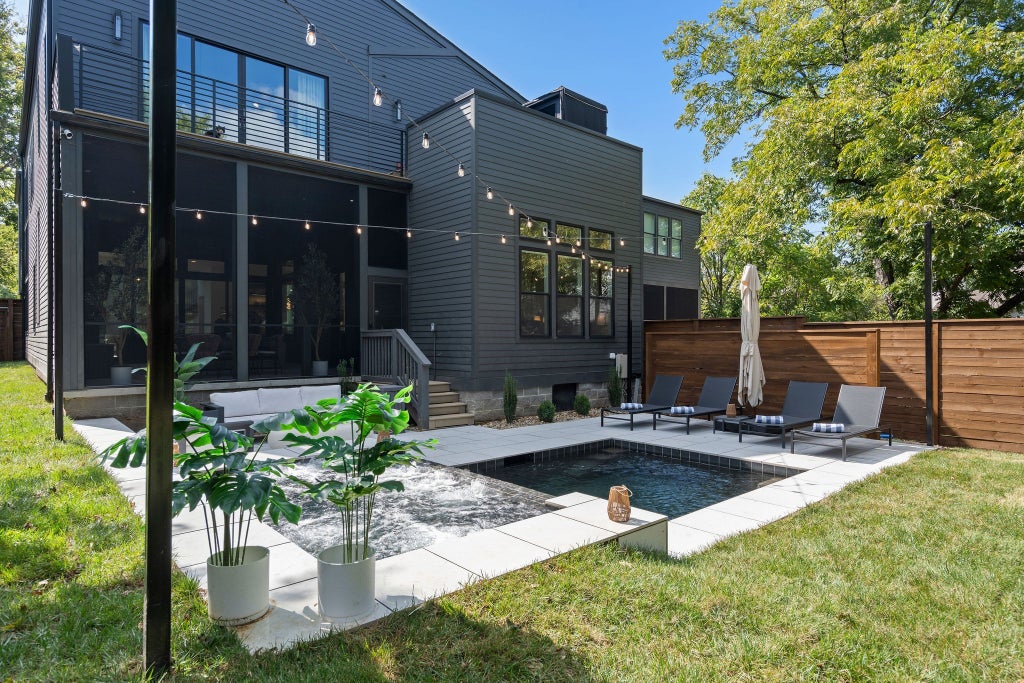 2020 Castleman Dr, Nashville