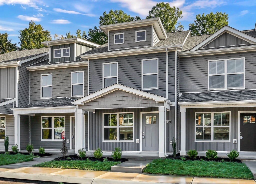 139 Quarry Point Dr D-143, Clarksville