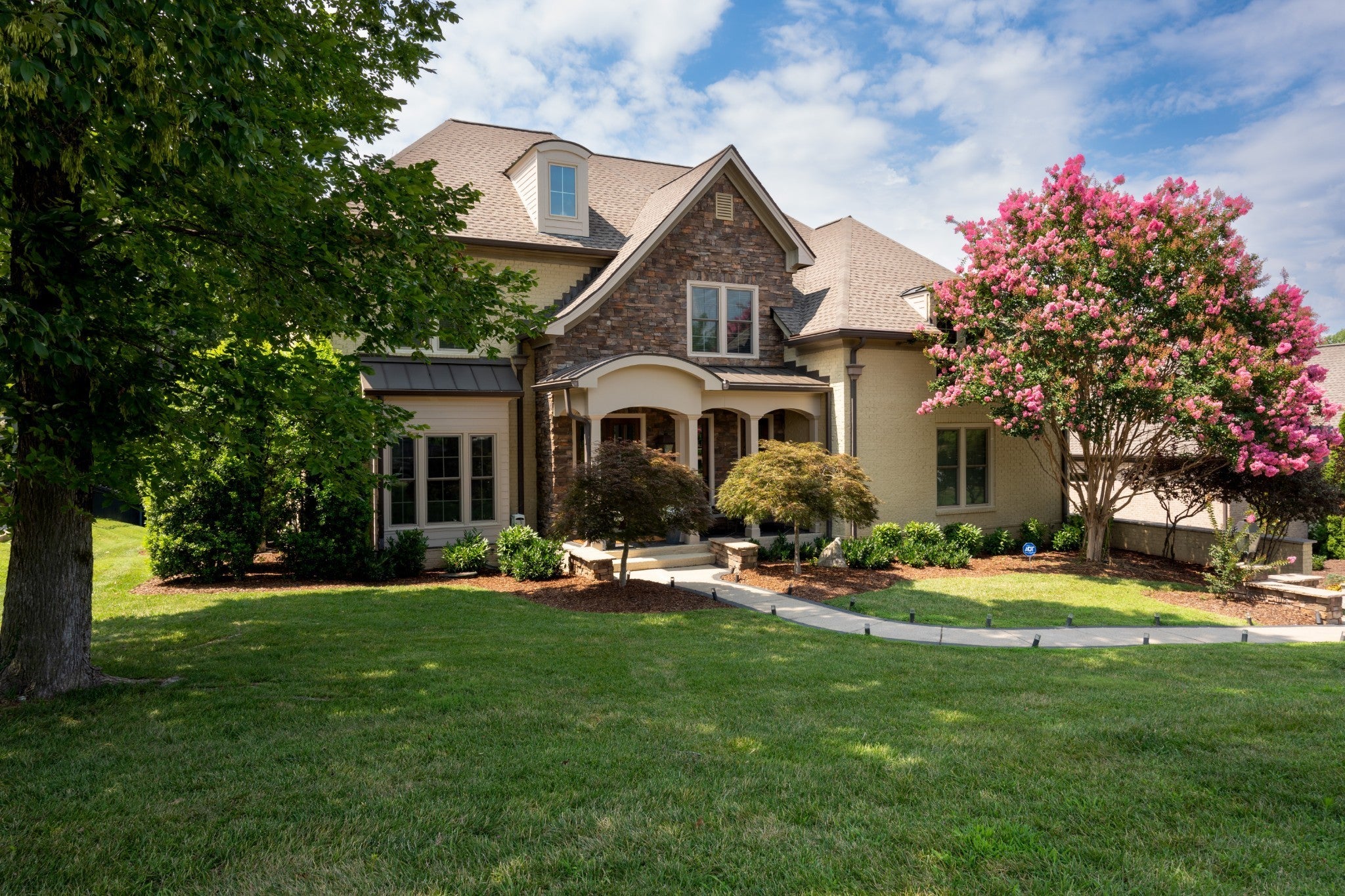 Photo of Listing #3018051