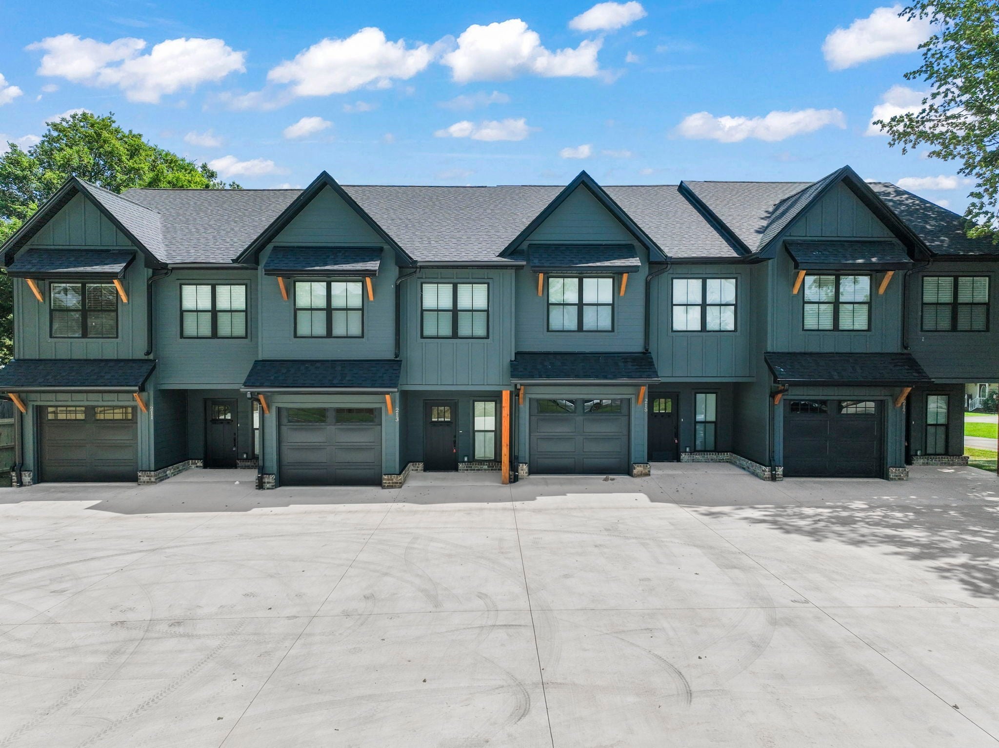 Photo of Listing #3018376