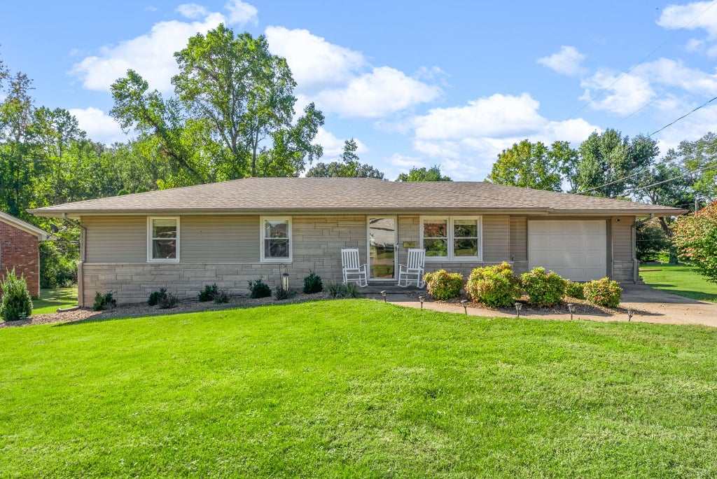 302 Depot St E, Greenville