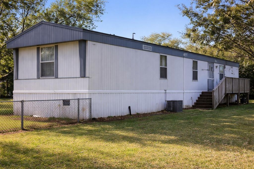 401 Horton Lane Se, Cleveland