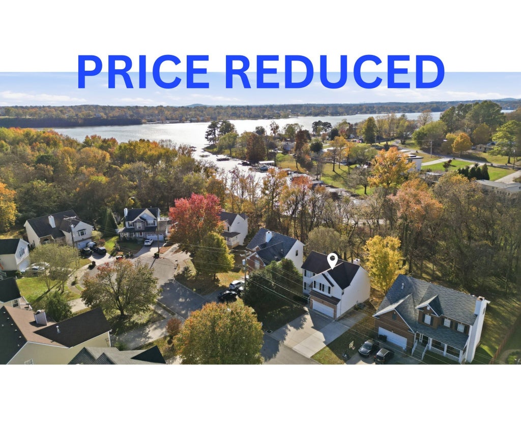 160 Waters Edge Ln, Hendersonville