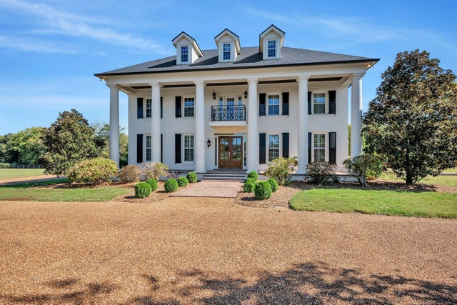 1860 Old Natchez Trce, Franklin