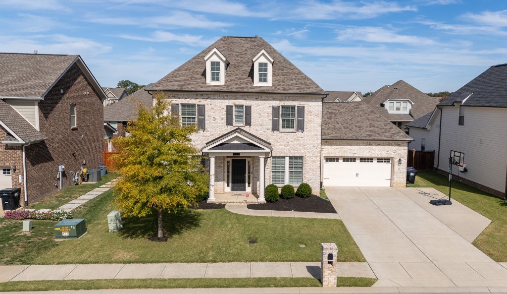 909 Sapphire Dr, Murfreesboro